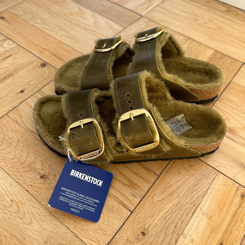 NWT Birkenstock Arizona shearling sandals in green